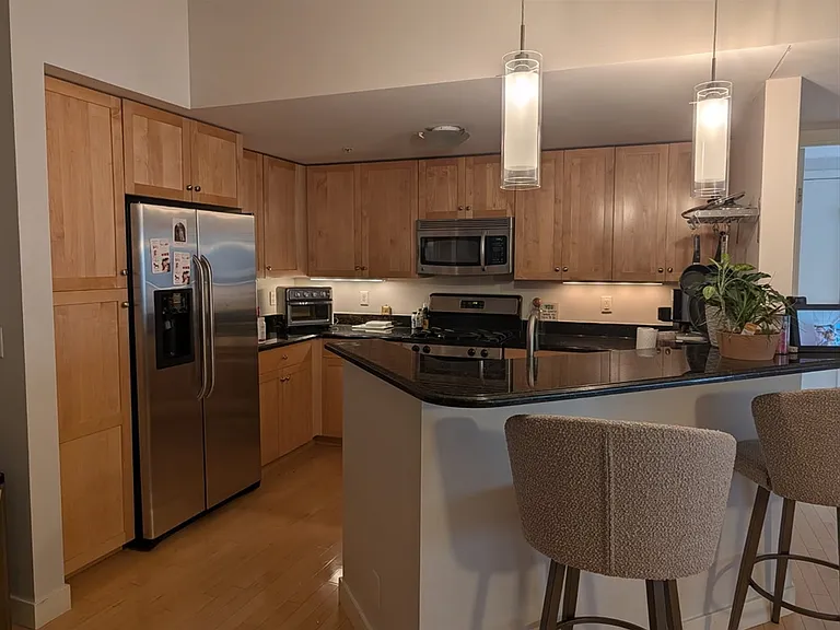 550 Pleasant St #404 — Photo 3