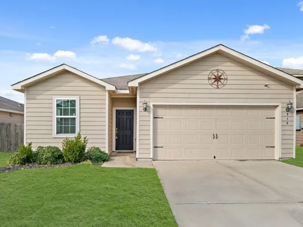 718 Crystal Lakes Dr, Brookshire, TX 77423