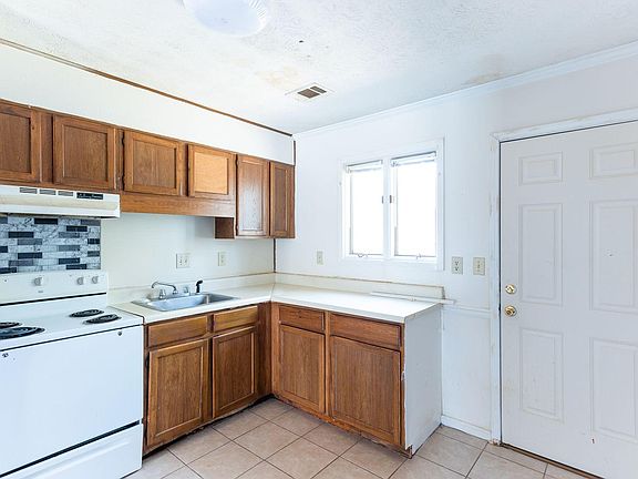 3rd image of 2786 Country Ct SE APT C