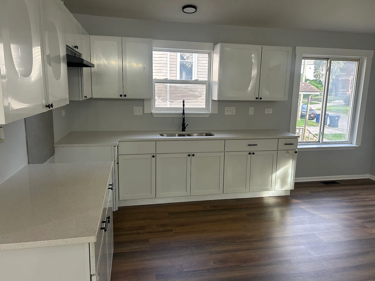 5 bed, 1230 sqft, $2,745 — Photo 2
