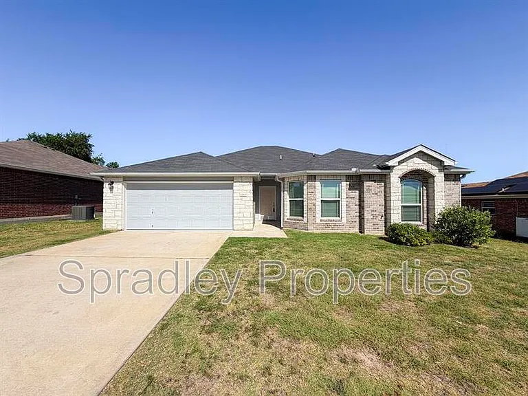2214 Justice Dr — Photo 2