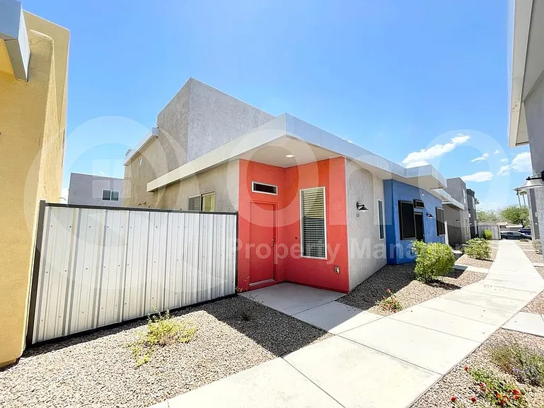 833 E Park Modern Dr — Photo 1