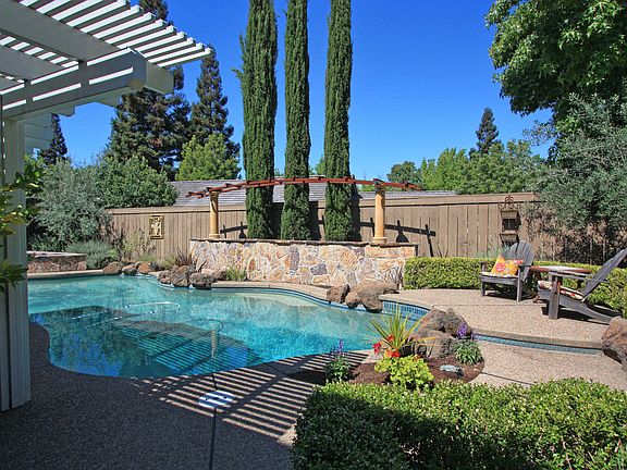2nd image of 1611 Clarewood Dr