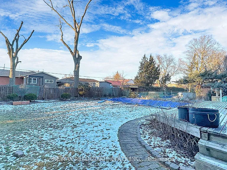 10 Suburban Dr — Photo 22