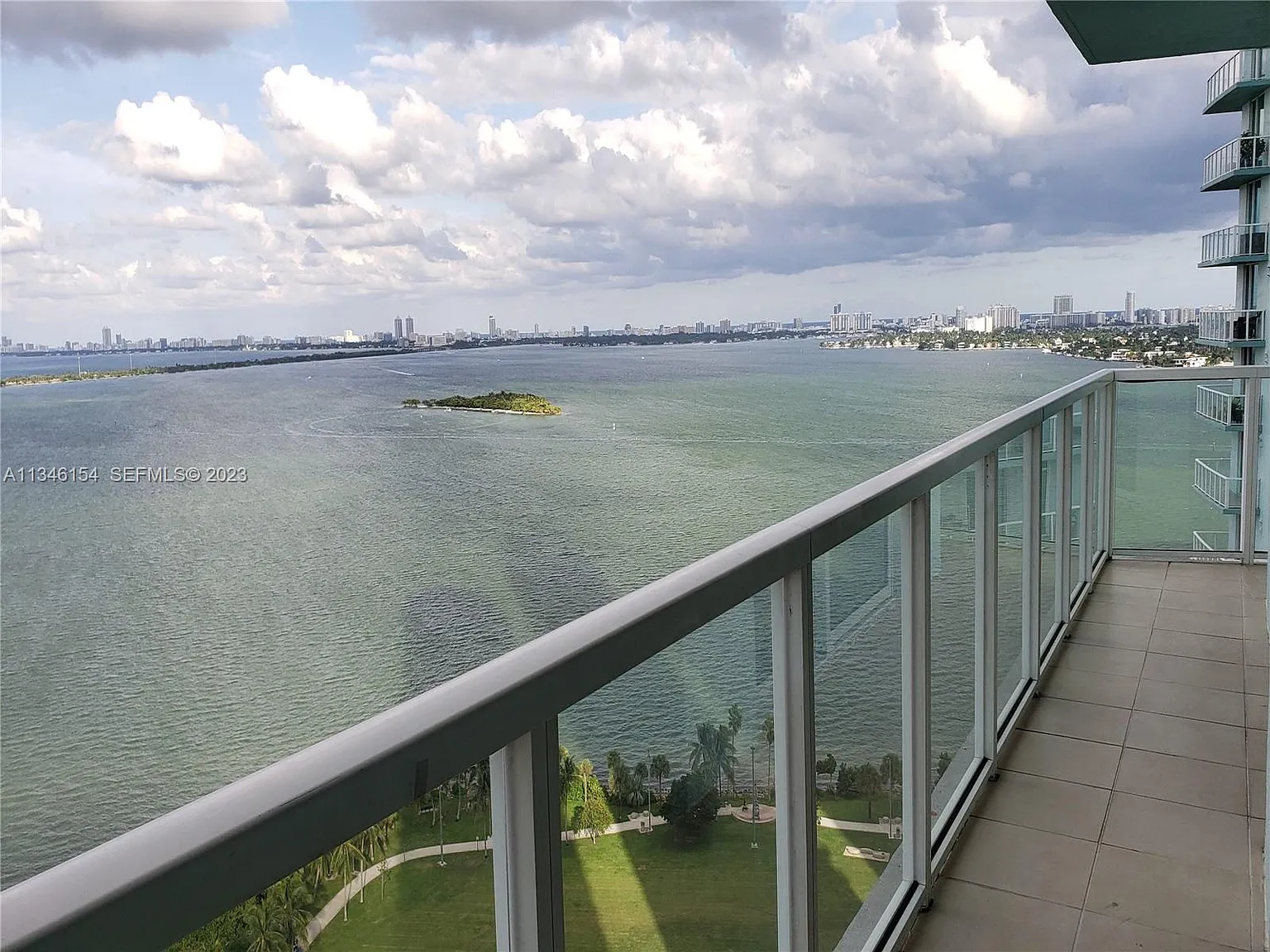 2 bed, 2.5 bath, 1325 sqft, $5,200 — Photo 2