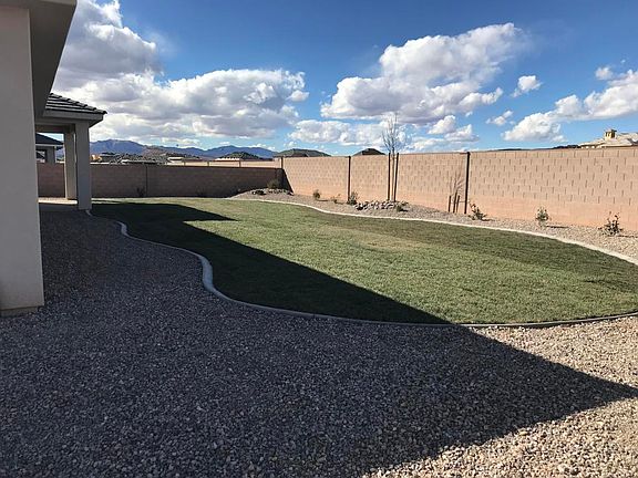 3rd image of 2751 E Horseman Park Dr