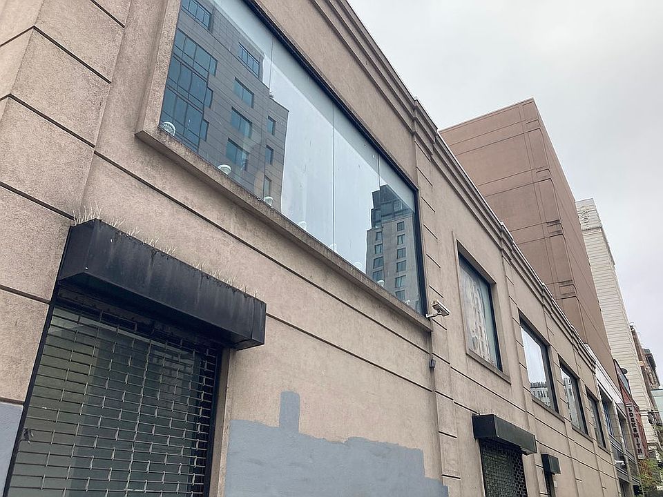 2nd image of 38 E 14th St