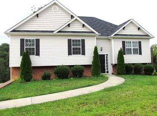 7374 Pfizer Dr, Ooltewah, TN 37363