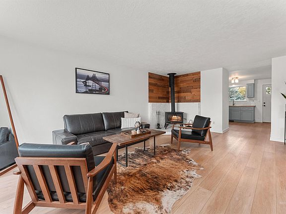 5th image of 10772 W Wildrose Ct