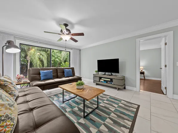 5312 Treetops Dr, Naples, FL