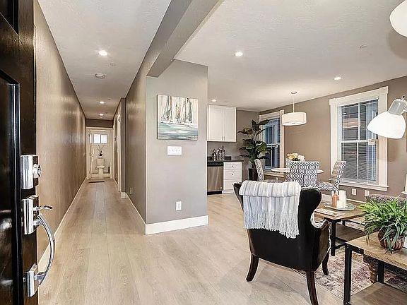 2nd image of 608 10th St #202