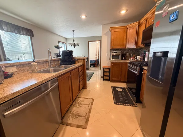 243 Red Oak Dr #99, Coopersville, MI 49404
