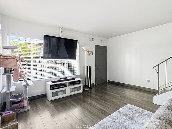 3rd image of 6223 Morse Ave
