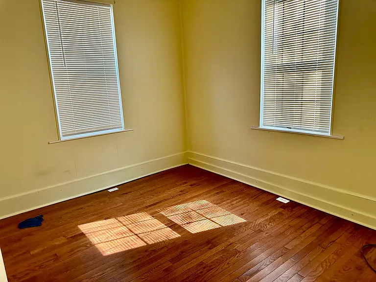 405 E Elm St — Photo 34