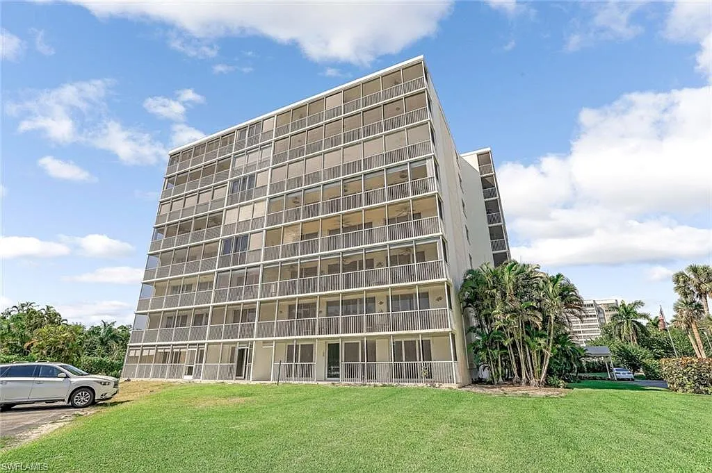1 bed, 1.0 bath, 812 sqft, $5,000 — Photo 2