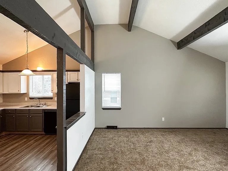 Kingsridge East Apartments — Photo 12