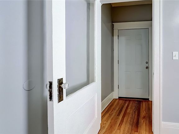 3rd image of 590 Garson Ave