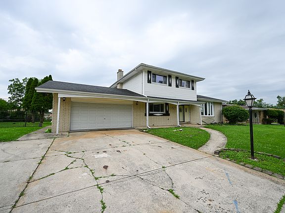 2nd image of 16417 Blair Ln