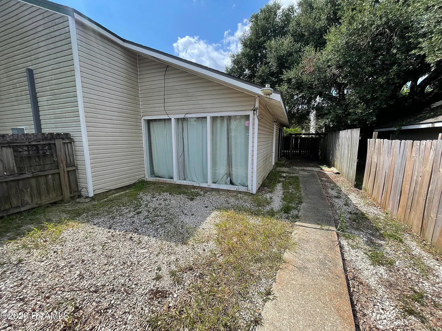 2 bed, 2.0 bath, 845 sqft, $875 — Photo 2
