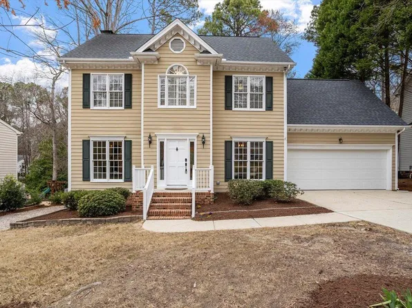 410 Widdington Ln, Cary, NC 27519