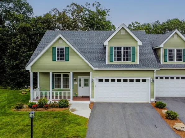 72 Hummingbird Ln #C, Groton, MA 01450