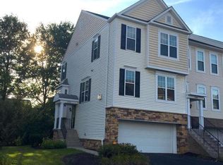 2755 Acarie Dr, Columbus, OH 43219