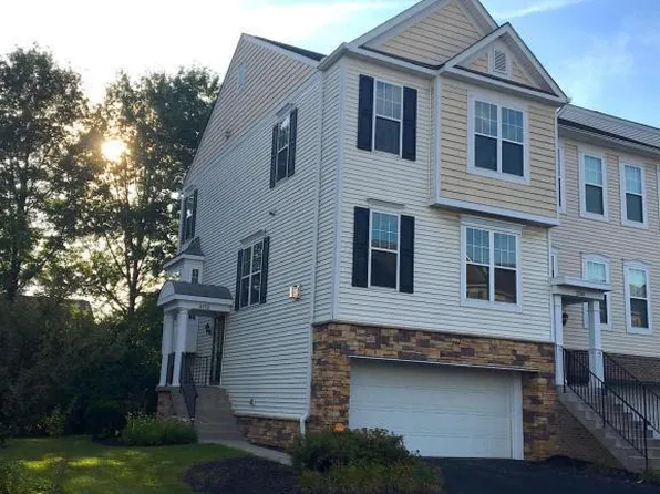 2755 Acarie Dr, Columbus, OH 43219