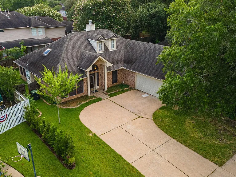 1813 Oak Wood Dr E — Photo 14