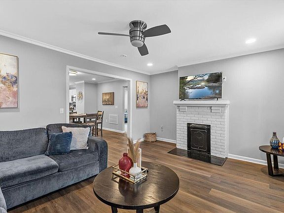 5th image of 411 Hillcrest Ave