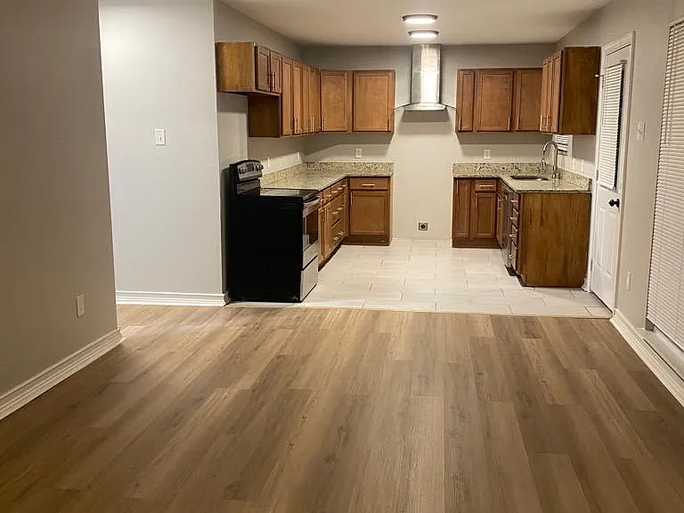 201 Woodbridge Way — Photo 3