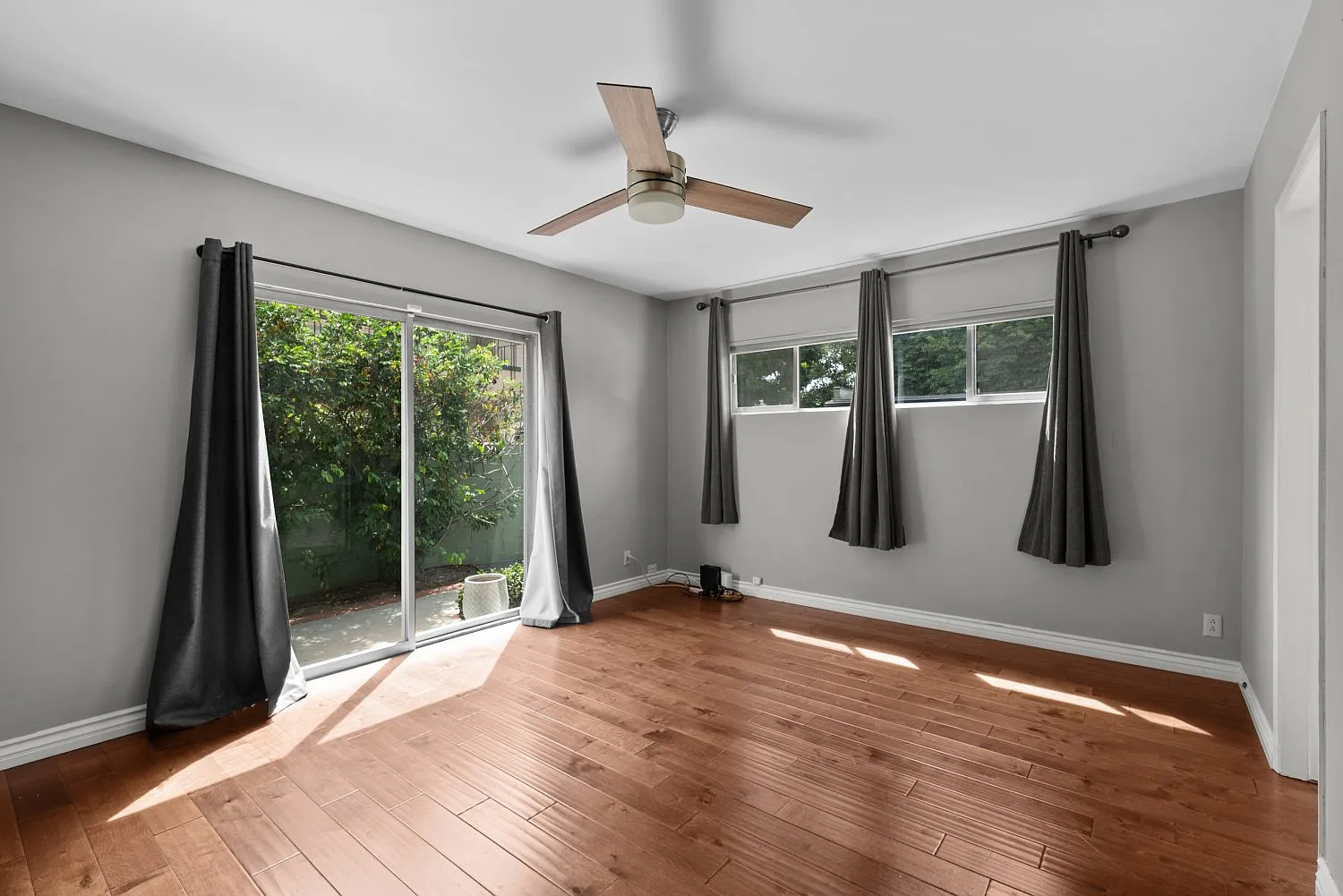 2 bed, 1270 sqft, $4,500 — Photo 3