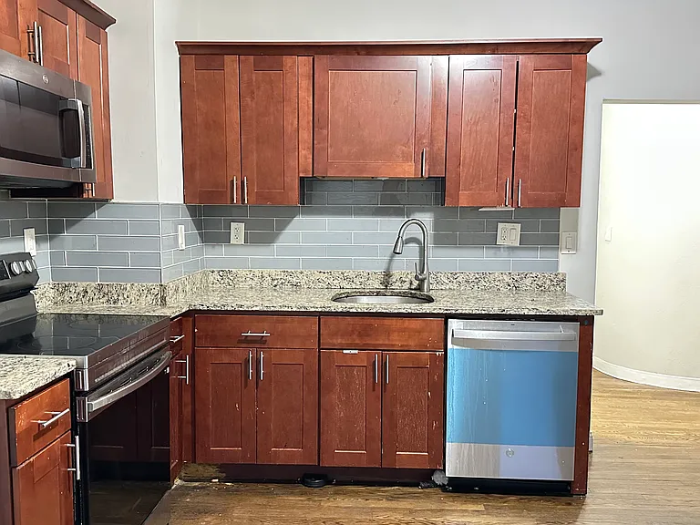 3110 Washington St #3 — Photo 3