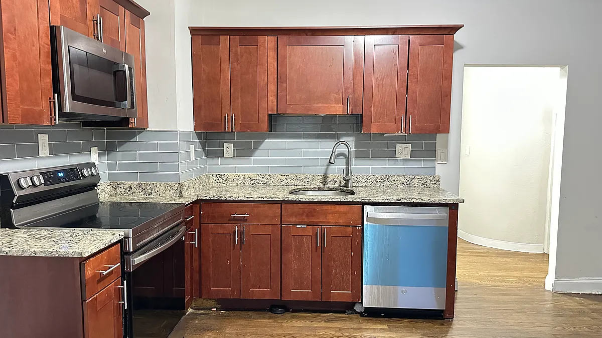 Building Photo - 3110 Washington St #2