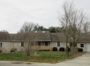 13 Sheri Ct, Moweaqua, IL 62550