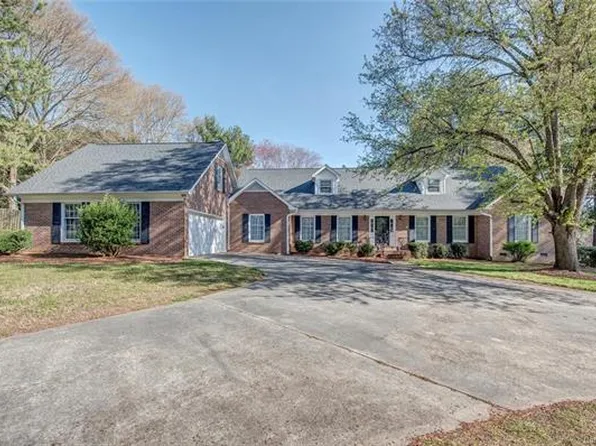 1218 Heatherloch Dr, Gastonia, NC 28054