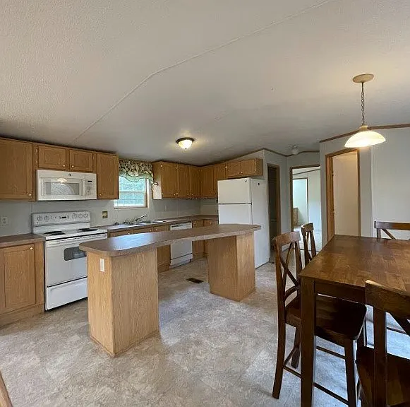 1374 Meadowlark Ln — Photo 4
