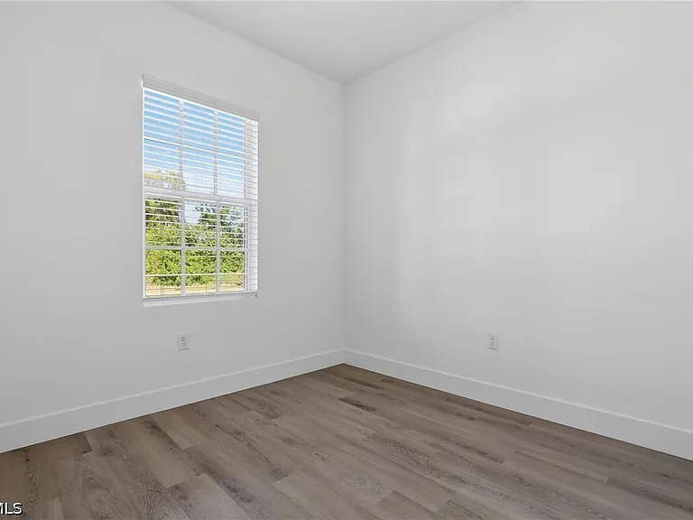 723 Ivan Ave S — Photo 26