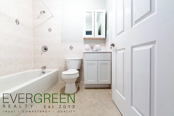 Rented by Evergreen Apartments BK | media 6