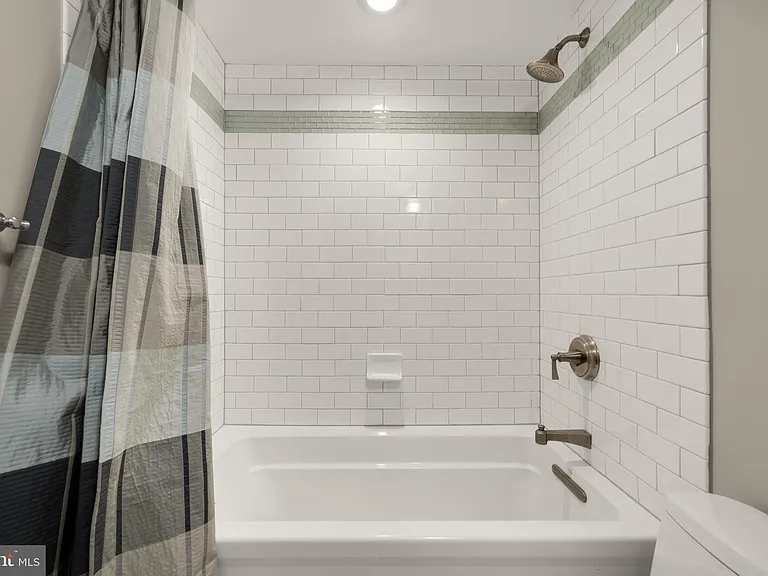 1135 6th St NW #1 — Photo 23