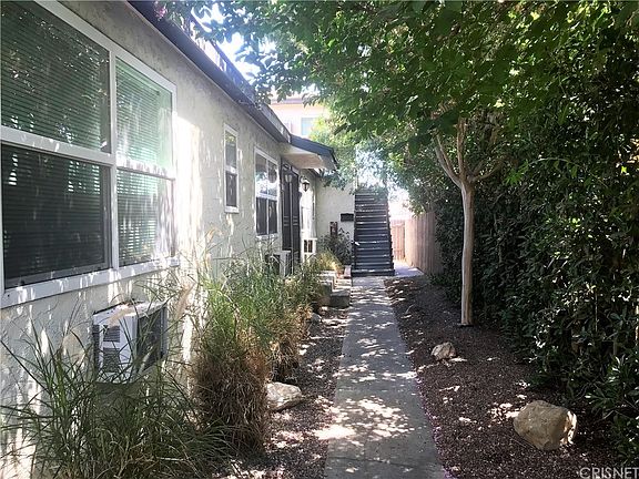 3rd image of 1744 N Hollywood Way