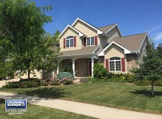 5008 N Waterford Dr, Appleton, WI 54913