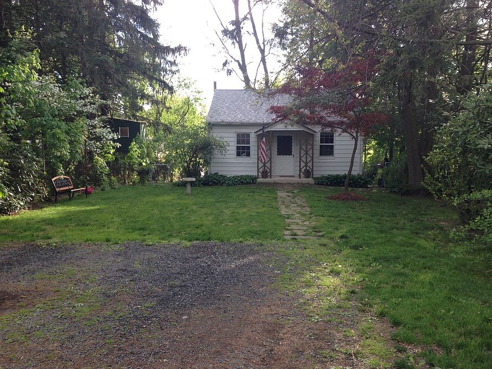 1st image of 13 Oak Dr