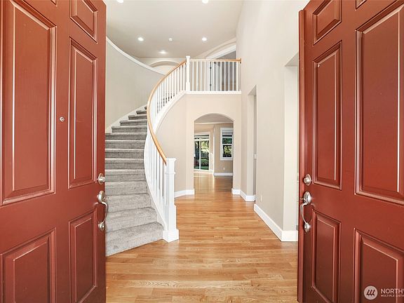 3rd image of 3907 Cameron Drive NE
