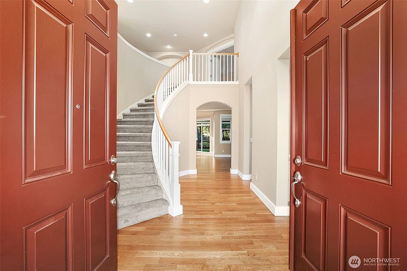 3rd image of 3907 Cameron Drive NE