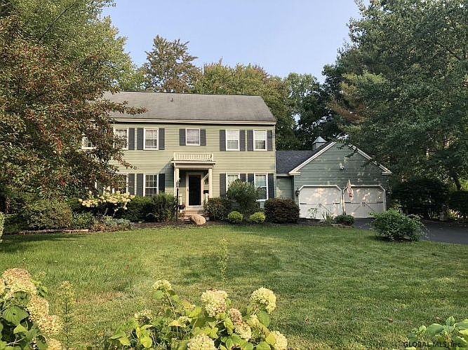1st image of 5 Royal Oak Dr