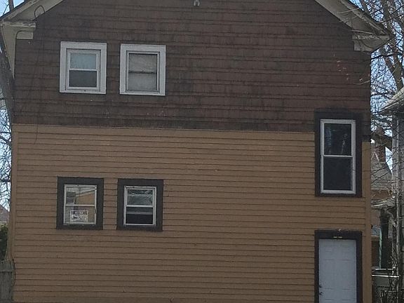 2nd image of 2254 Whitney Ave #2