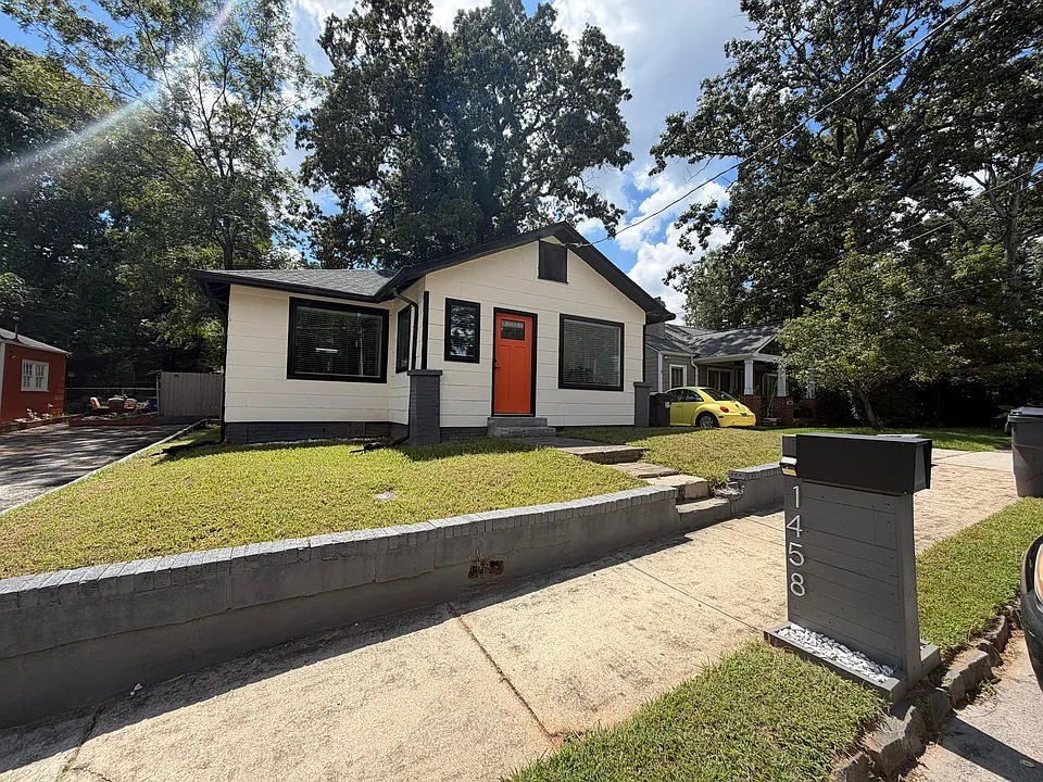 1458 Hawthorne Way