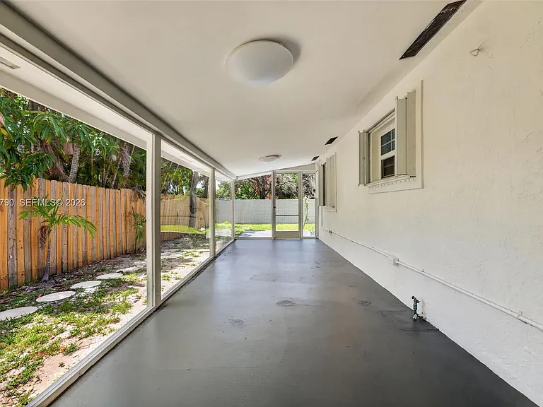 5921 NE 1st Ave — Photo 30