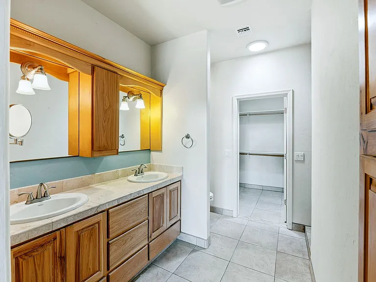 4212 S Hackberry Dr — Photo 22