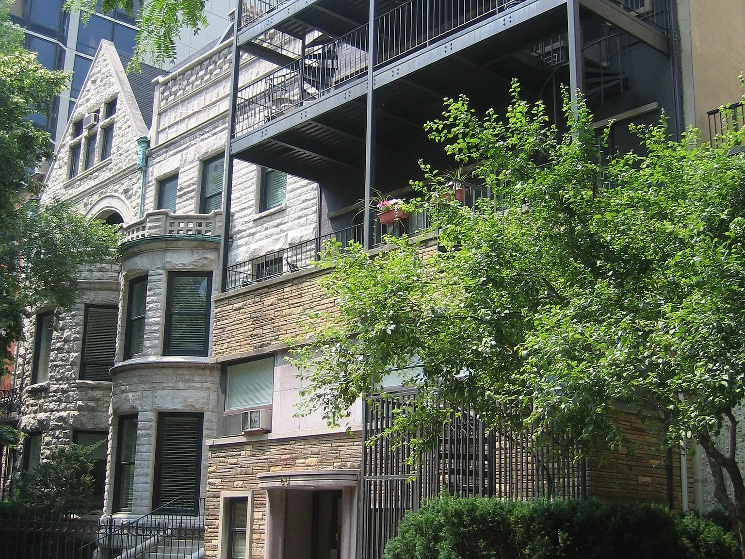 60 E Bellevue Pl — Photo 1